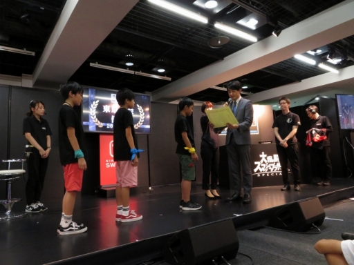 画像ギャラリー No.007のサムネイル画像 / 「第2回 全国小学生スマブラ大会 団体戦」「中高一貫 大乱闘学園」東京大会が開催。全国大会出場をかけた熱戦に沸いた決勝をレポート