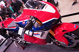 ꡼ No.010 | ХκŵTMCS2018˽ŸƤMonster Energy SupercrossסTT ISLE OF MANפҲ𡣥Хμ̿