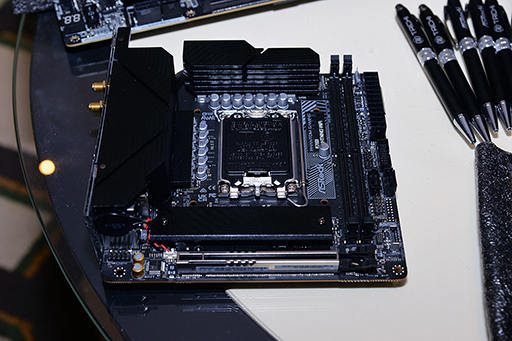 ꡼ No.008Υͥ / ȯͽΥޡǥץ쥤ASRockCESϪĹͭELǥʤɷ6ʤ饤ʥå