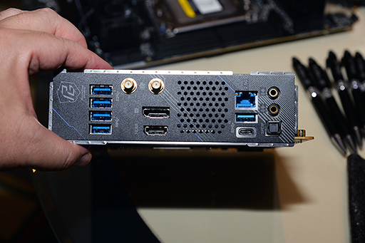 ꡼ No.009Υͥ / ȯͽΥޡǥץ쥤ASRockCESϪĹͭELǥʤɷ6ʤ饤ʥå