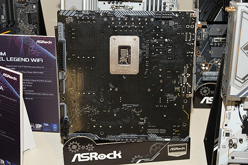 画像ギャラリー No.010のサムネイル画像 / 4K/240HzとフルHD/480Hz表示に対応する31.5型モデルなど,ASRockがゲーマー向けディスプレイを展示