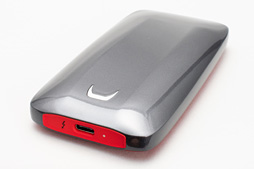 画像ギャラリー No.005のサムネイル画像 / Samsung「Portable SSD X5」を試す。Thunderbolt 3接続のSSDはノートPCを使うゲーマーのベストチョイスか?