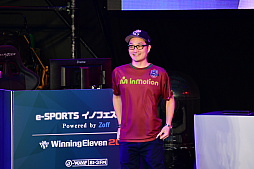 画像ギャラリー No.008のサムネイル画像 / 「ウイニングイレブン 2019」,e-Sports イノフェスCUP 決勝戦の模様をお届け。優勝したウイイレのプロ“Mayageka選手”にも話を聞いた