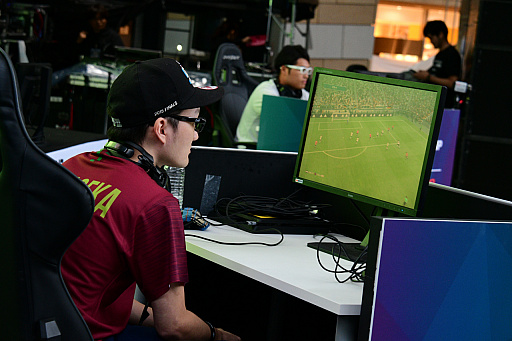 画像ギャラリー No.015のサムネイル画像 / 「ウイニングイレブン 2019」,e-Sports イノフェスCUP 決勝戦の模様をお届け。優勝したウイイレのプロ“Mayageka選手”にも話を聞いた