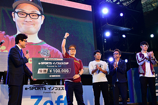 画像ギャラリー No.019のサムネイル画像 / 「ウイニングイレブン 2019」,e-Sports イノフェスCUP 決勝戦の模様をお届け。優勝したウイイレのプロ“Mayageka選手”にも話を聞いた