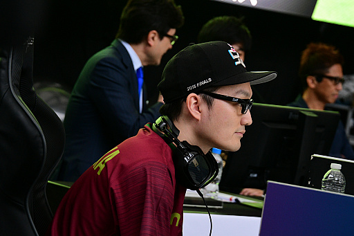 画像ギャラリー No.025のサムネイル画像 / 「ウイニングイレブン 2019」,e-Sports イノフェスCUP 決勝戦の模様をお届け。優勝したウイイレのプロ“Mayageka選手”にも話を聞いた