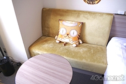 画像ギャラリー No.013のサムネイル画像 / 「Identity V」コラボルームを紹介。東京・池袋の高層ホテルに,リッチな客室に描き下ろしイラストが調和したハンター・サバイバールームが登場