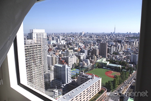 画像ギャラリー No.016のサムネイル画像 / 「Identity V」コラボルームを紹介。東京・池袋の高層ホテルに,リッチな客室に描き下ろしイラストが調和したハンター・サバイバールームが登場