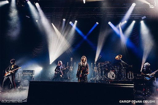 画像ギャラリー No.007のサムネイル画像 / それは幻想の一夜ーー「Fantôme Iris 1st LIVE -C'est la vie!-」ライブレポート。眷属たちの目に映る,銀の百合咲き乱れし王国