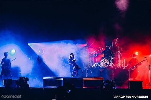 画像ギャラリー No.009のサムネイル画像 / それは幻想の一夜ーー「Fantôme Iris 1st LIVE -C'est la vie!-」ライブレポート。眷属たちの目に映る,銀の百合咲き乱れし王国