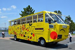 画像ギャラリー No.003のサムネイル画像 / 「ピカチュウ大量発生チュウ!」に先駆けて,「ピカチュウ」ラッピングの水陸両用バスが7月21日から運行。試乗会の模様をレポート