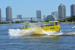 画像ギャラリー No.008のサムネイル画像 / 「ピカチュウ大量発生チュウ!」に先駆けて,「ピカチュウ」ラッピングの水陸両用バスが7月21日から運行。試乗会の模様をレポート