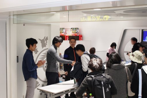 画像ギャラリー No.013のサムネイル画像 / 「ポケットモンスター Let's Go! ピカチュウ・Let's Go! イーブイ」発売記念イベントレポート。151人+αのポケモンファンが,開発陣とともに発売をお祝い