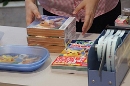 ���������꡼ No.005�Υ���ͥ������ / ��ʡ��Զʤ�ô���ηʻ�������ˤ��ߥ˥饤�֤���Ϫ���줿�֥ݥ���� �ԥ����֥��ץ�����ɥȥ�å�ȯ�䵭ǰ���٥�Ȥ��ݡ���