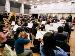 画像ギャラリー No.007のサムネイル画像 / 「アイカツ!シリーズ」オーケストラコンサートのリハーサルをレポート。指揮・水戸博之氏と編曲・穴沢弘慶氏のコメントも掲載