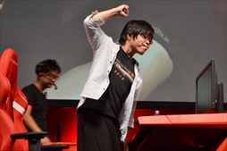 画像ギャラリー No.012のサムネイル画像 / 「DEAD OR ALIVE 6 Fatal Match in Japan」フォトレポート。オンラインで研鑽を積んだニューヒーロー,シマズ選手が優勝を飾る