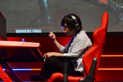 画像ギャラリー No.018のサムネイル画像 / 「DEAD OR ALIVE 6 Fatal Match in Japan」フォトレポート。オンラインで研鑽を積んだニューヒーロー,シマズ選手が優勝を飾る