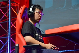 画像ギャラリー No.023のサムネイル画像 / 「DEAD OR ALIVE 6 Fatal Match in Japan」フォトレポート。オンラインで研鑽を積んだニューヒーロー,シマズ選手が優勝を飾る