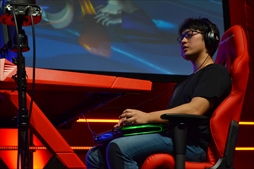 画像ギャラリー No.039のサムネイル画像 / 「DEAD OR ALIVE 6 Fatal Match in Japan」フォトレポート。オンラインで研鑽を積んだニューヒーロー,シマズ選手が優勝を飾る