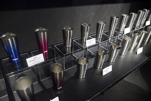 画像ギャラリー No.002のサムネイル画像 / サーモスの真空断熱タンブラーの冷たい飲み物で,熱いeスポーツ観戦を。「THERMOS HOW TO ENJOY e-SPORTS」発表会をレポート