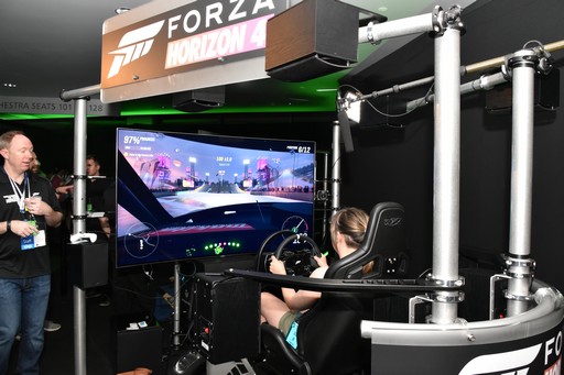 ���������꡼ No.003�Υ���ͥ������ / ��E3 2018�ϥ����ꥹ������Υ��꡼���ǿ����Forza Horizon 4�פ�̥�Ϥ����롣ưŪ�ʵ���ΰܤ��Ѥ�꤬�졼��������˱ƶ���Ϳ����