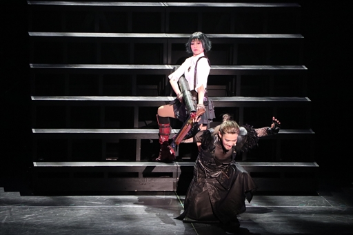 画像ギャラリー No.008のサムネイル画像 / いよいよ開幕,「DEVIL MAY CRY -THE LIVE HACKER-」ゲネプロをレポート。ライブ演奏を演出に取り入れ,スタイリッシュな世界観を再現