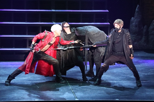 画像ギャラリー No.009のサムネイル画像 / いよいよ開幕,「DEVIL MAY CRY -THE LIVE HACKER-」ゲネプロをレポート。ライブ演奏を演出に取り入れ,スタイリッシュな世界観を再現