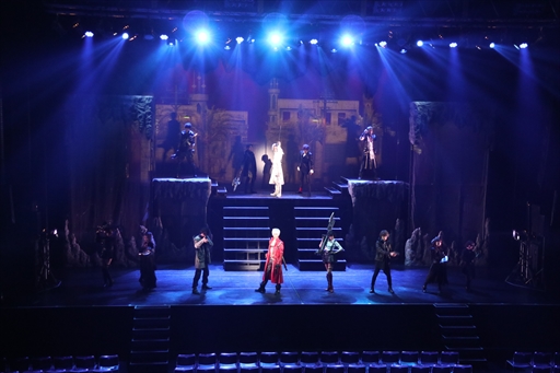 画像ギャラリー No.015のサムネイル画像 / いよいよ開幕,「DEVIL MAY CRY -THE LIVE HACKER-」ゲネプロをレポート。ライブ演奏を演出に取り入れ,スタイリッシュな世界観を再現