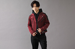 画像ギャラリー No.001のサムネイル画像 / 「Devil May Cry」シリーズのキャラクターをイメージしたグッズが登場。アウターや腕時計,ボディバッグなど