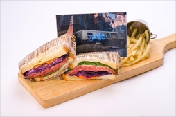 画像ギャラリー No.003のサムネイル画像 / 「デビル メイ クライ 5」と「MHW:ICEBORNE」を題材としたメニューが9月5日よりカプコンカフェ2店舗で展開。試食会レポートをお届け