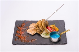 画像ギャラリー No.005のサムネイル画像 / 「デビル メイ クライ 5」と「MHW:ICEBORNE」を題材としたメニューが9月5日よりカプコンカフェ2店舗で展開。試食会レポートをお届け