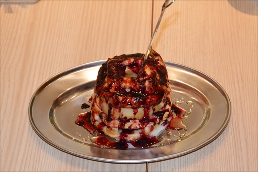 画像ギャラリー No.015のサムネイル画像 / 「デビル メイ クライ 5」と「MHW:ICEBORNE」を題材としたメニューが9月5日よりカプコンカフェ2店舗で展開。試食会レポートをお届け