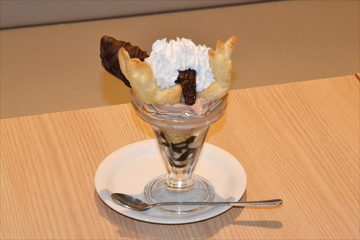 画像ギャラリー No.019のサムネイル画像 / 「デビル メイ クライ 5」と「MHW:ICEBORNE」を題材としたメニューが9月5日よりカプコンカフェ2店舗で展開。試食会レポートをお届け