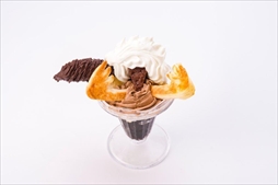 画像ギャラリー No.043のサムネイル画像 / 「デビル メイ クライ 5」と「MHW:ICEBORNE」を題材としたメニューが9月5日よりカプコンカフェ2店舗で展開。試食会レポートをお届け