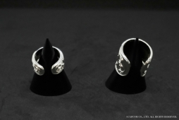 画像ギャラリー No.005のサムネイル画像 / 「デビル メイ クライ 5」とブランド「haraKIRI」のコラボ第2弾,Vとバージルをモチーフにしたアクセサリが登場。予約受付開始