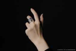 画像ギャラリー No.006のサムネイル画像 / 「デビル メイ クライ 5」とブランド「haraKIRI」のコラボ第2弾,Vとバージルをモチーフにしたアクセサリが登場。予約受付開始