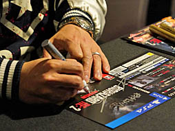 画像ギャラリー No.004のサムネイル画像 / 多くのファンが駆けつけた「バイオハザード RE:2」発売記念イベント開催。神田プロデューサーへの合同インタビューも合わせてお届け