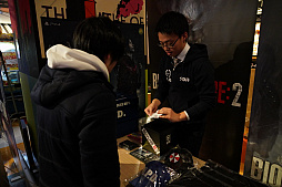 画像ギャラリー No.006のサムネイル画像 / 多くのファンが駆けつけた「バイオハザード RE:2」発売記念イベント開催。神田プロデューサーへの合同インタビューも合わせてお届け