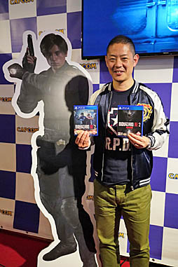 画像ギャラリー No.007のサムネイル画像 / 多くのファンが駆けつけた「バイオハザード RE:2」発売記念イベント開催。神田プロデューサーへの合同インタビューも合わせてお届け