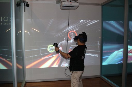 ë̵VRθߡSurvios Virtual Reality ArvcadeפָꥪץVRܥ󥰡Creed: Rise to Gloryפ򤵤äͷǤ