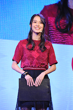 画像ギャラリー No.026のサムネイル画像 / 「少女☆歌劇 レヴュースタァライト -Re LIVE-」ステージレポート。野本ほたるさんと尾崎由香さんが実機プレイを披露