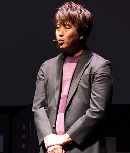 画像ギャラリー No.002のサムネイル画像 / 「妖怪ウォッチ ワールド」完成披露発表会が開催。俳優 坂口健太郎さん,YouTuber HIKAKINさんらが登壇した会場の模様をレポート