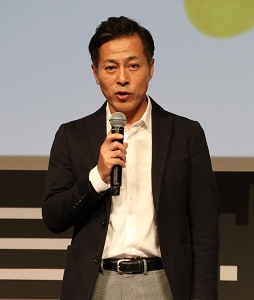 画像ギャラリー No.030のサムネイル画像 / 「妖怪ウォッチ ワールド」完成披露発表会が開催。俳優 坂口健太郎さん,YouTuber HIKAKINさんらが登壇した会場の模様をレポート