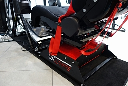 お値段54万円超 レースゲームと連動してシートが動く レーシングシミュレータコクピット を体験してきた