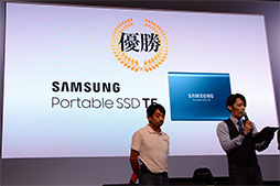 ꡼ No.008Υͥ / TGS 2018ϸF1졼һˤF1 2018θ¶ץ쥤Ԥ줿Samsung SDD֡Υ٥ȥݡ