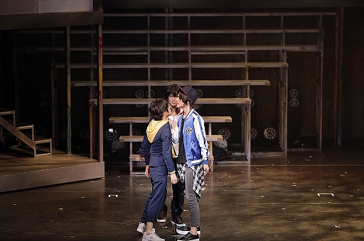 画像ギャラリー No.006のサムネイル画像 / 目に,耳に「ヒプマイ」世界が殴りかかってくる。「『ヒプノシスマイク-Division Rap Battle-』Rule the Stage -track.1-」ゲネプロレポート