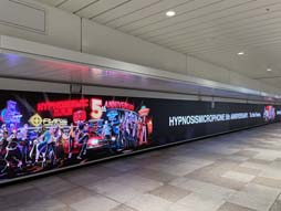 画像ギャラリー No.001のサムネイル画像 / 「ヒプノシスマイク」,JR新宿駅に国内最大規模大型サイネージに5周年映像が登場