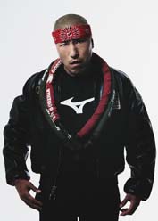 画像ギャラリー No.011のサムネイル画像 / 「ヒプノシスマイク」,JR新宿駅に国内最大規模大型サイネージに5周年映像が登場