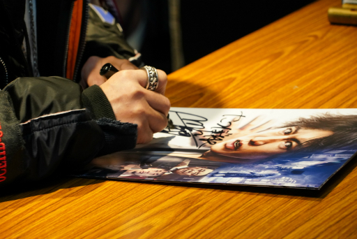 ꡼ No.002Υͥ / JUDGE EYESΰפȯ䵭ǰ٥Ȥݡȡ̾ĤMCUιƱ󥿥ӥ塼濴ˤϤ