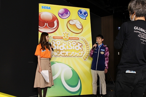 画像ギャラリー No.018のサムネイル画像 / 「ぷよぷよチャンピオンシップ SEASON4 STAGE3」をレポート。クリスマスに行われた2021年最終大会を勝ち抜いたのは,初優勝のfron選手